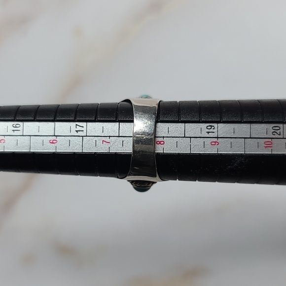 Sterling silver turquoise oval ring embellished with stones and details - Picture 7 of 8